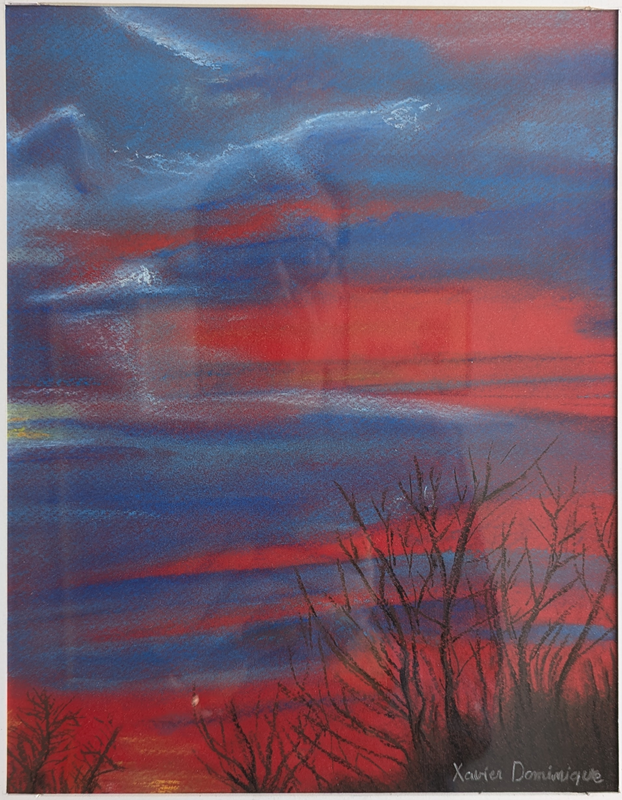 Dessin complet d'un paysage avec un ciel nuageux bleu et rouge écarlate et un arbre sans feuilles au premier plan